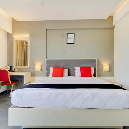 Capital O 77219 Hotel Dwarwata Dharwad Exterior photo